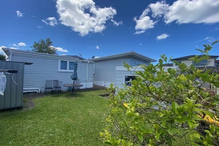 Photo of property in 1/10 Knights Road, Rothesay Bay, Auckland, 0630