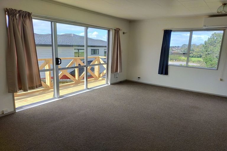 Photo of property in 16 Babich Road, Henderson Valley, Auckland, 0614