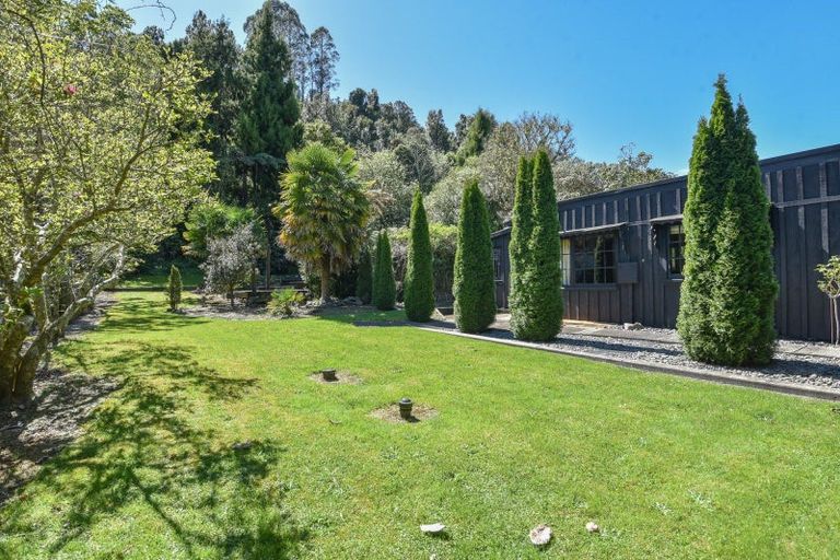 Photo of property in 16 Tombleson Road, Lake Rotoma, Rotorua, 3074