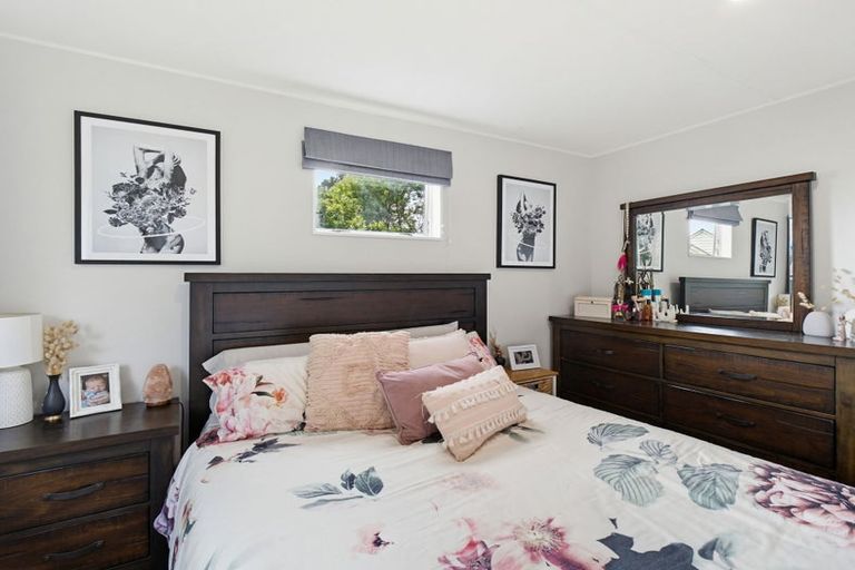 Photo of property in 6 Escort Grove, Awapuni, Palmerston North, 4412