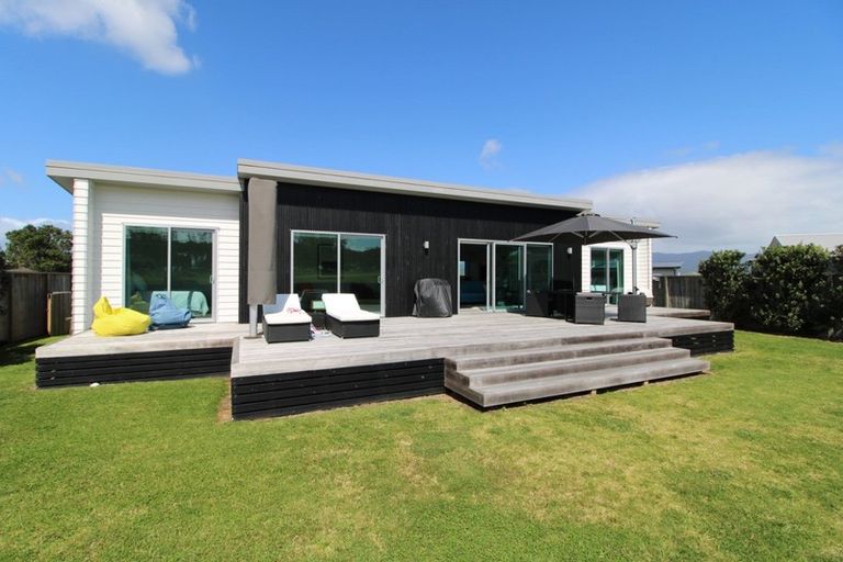 Photo of property in 136 Kelly Jade Avenue, Matarangi, Whitianga, 3592