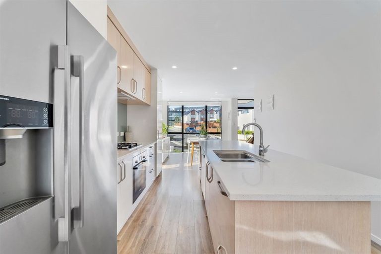 Photo of property in 16 Seafarer Crescent, Stanmore Bay, Whangaparaoa, 0932