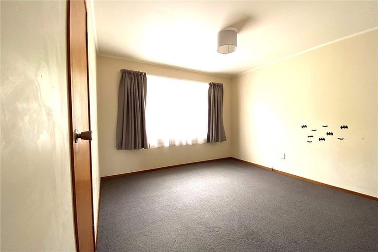 Photo of property in 8 Clensmore Place, Torbay, Auckland, 0630