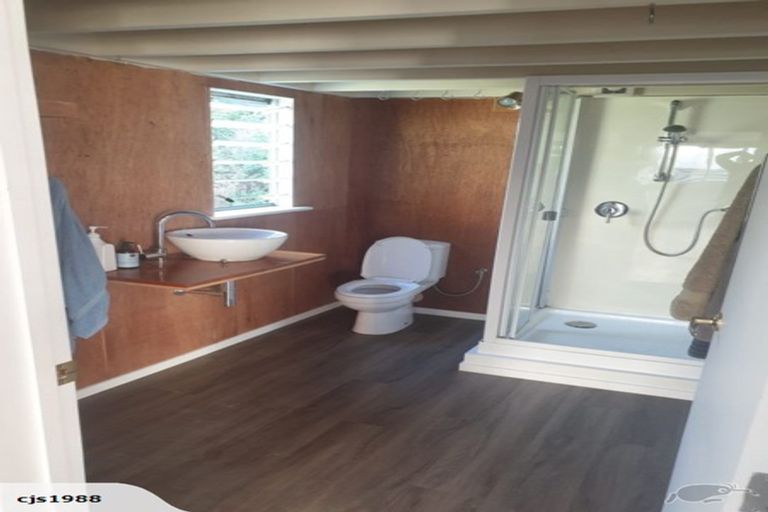 Photo of property in 226-228 Forest Road, Waiatarua, Auckland, 0612