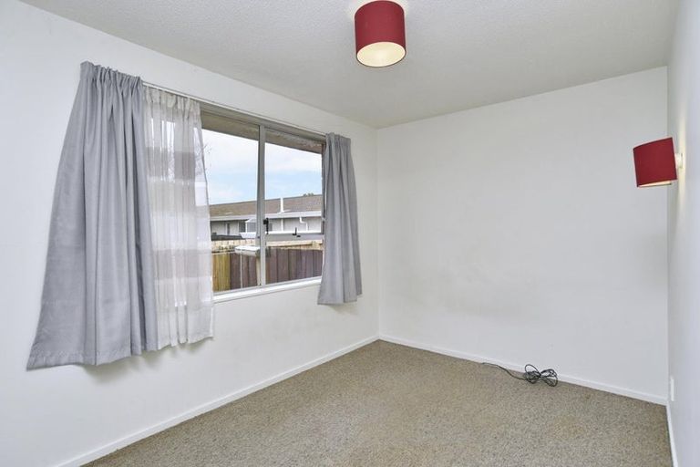 Photo of property in 1/3 James Condon Place, Redwood, Christchurch, 8051