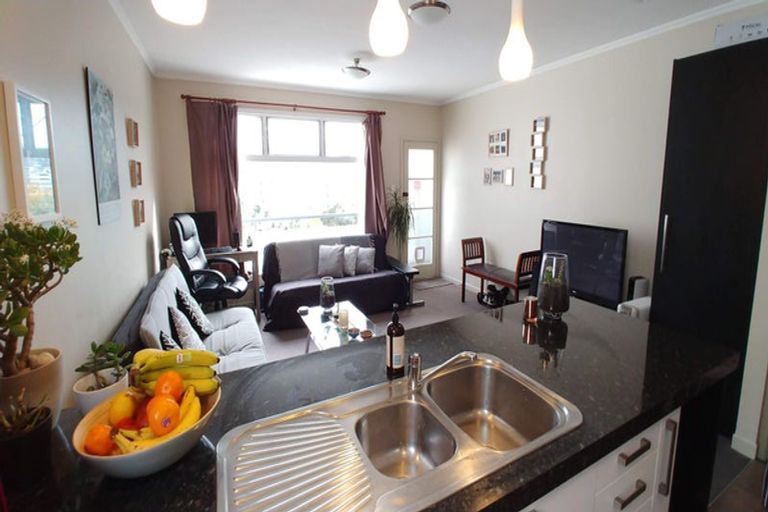 Photo of property in 2/51 Austin Street, Mount Victoria, Wellington, 6011