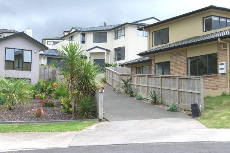 Photo of property in 60 Hogarth Rise, West Harbour, Auckland, 0618