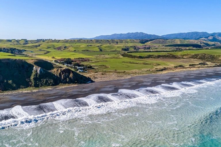 Photo of property in 67 Whangaimoana Beach Road, Whangaimoana, Pirinoa, 5772