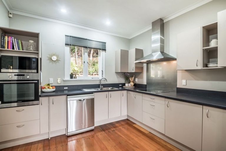 Photo of property in 2/39 Lysander Crescent, Beach Haven, Auckland, 0626