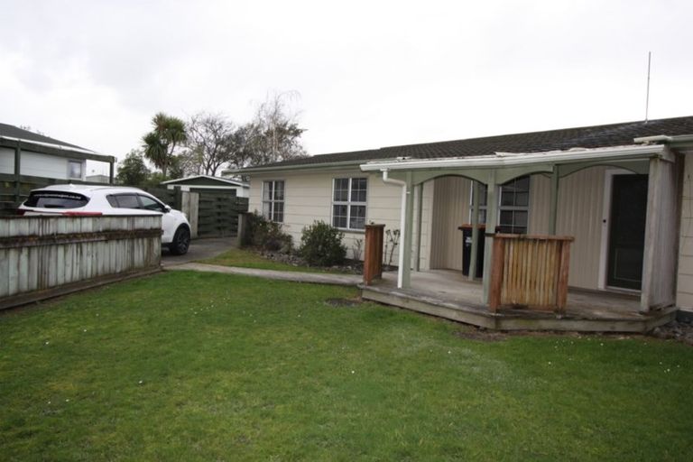 Photo of property in 27 Dunk Place, Milson, Palmerston North, 4414