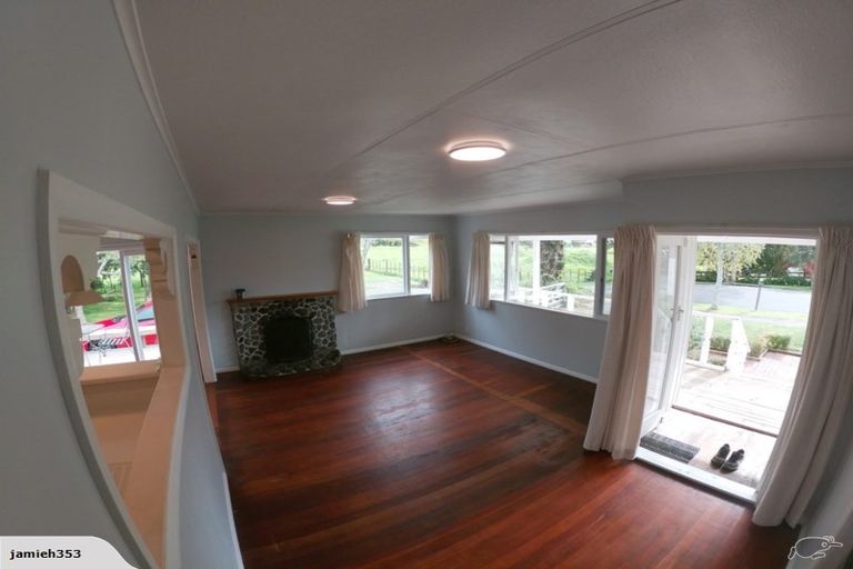 Photo of property in 28 Bertram Road, Kawakawa Bay, Papakura, 2585