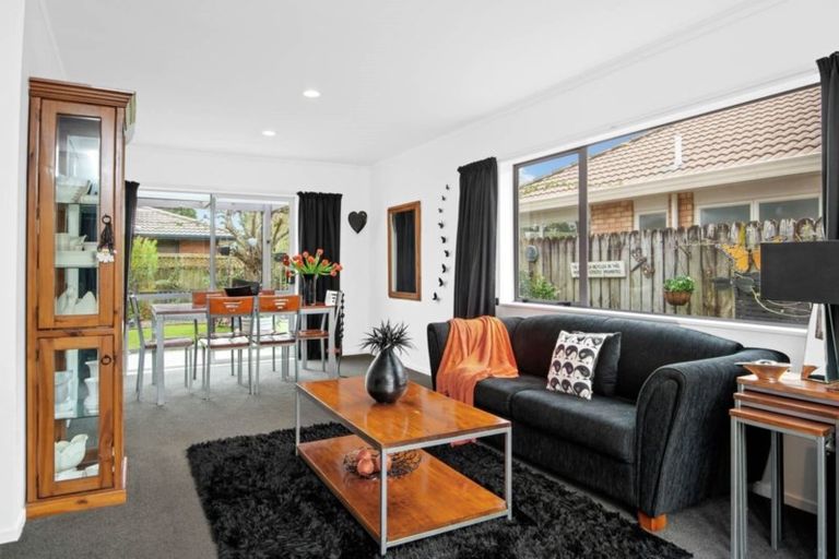 Photo of property in 6 Lushington Place, Huntington Park, Auckland, 2013