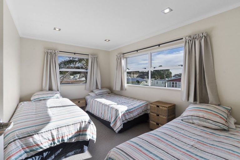 Photo of property in 68 Sixth Avenue, Urenui, 4377