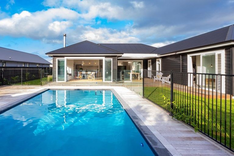 Photo of property in 8 Shearwater Lane, Point Wells, 0986