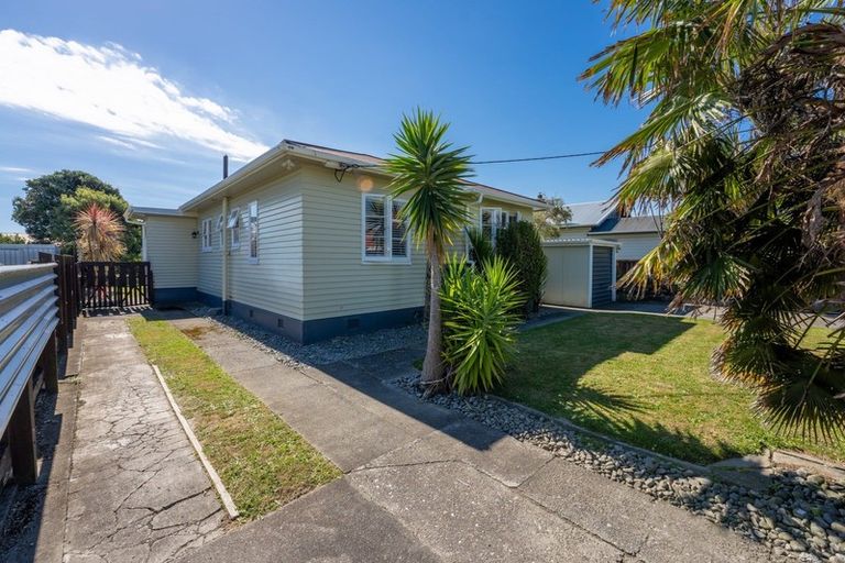 Photo of property in 43 Aotaki Street, Otaki, 5512