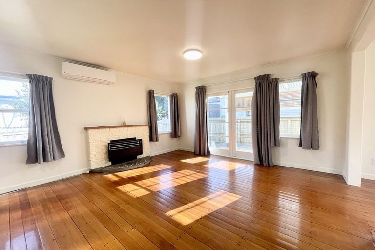 Photo of property in 11 Surrey Street, Manurewa, Auckland, 2102