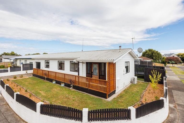 Photo of property in 35 Acacia Street, Kelvin Grove, Palmerston North, 4414