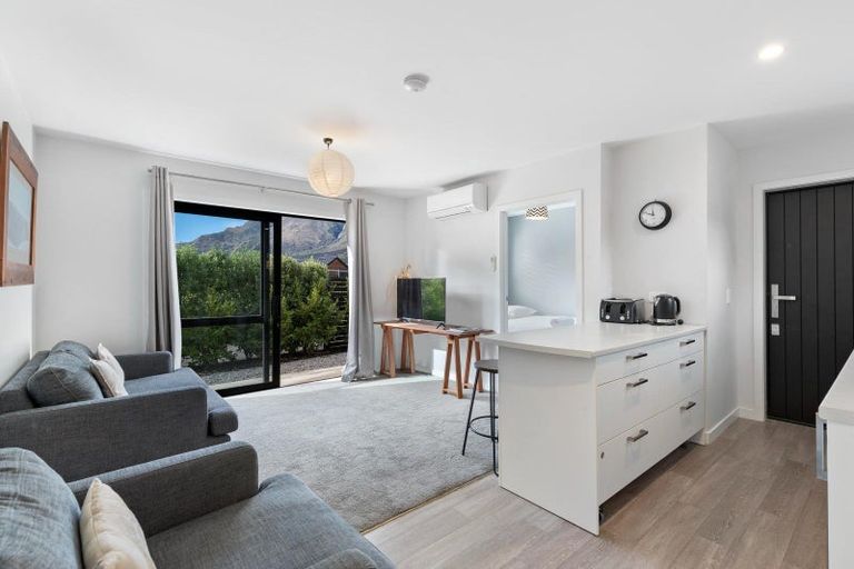 Photo of property in 11 Glenfiddich Road, Jacks Point, Queenstown, 9371