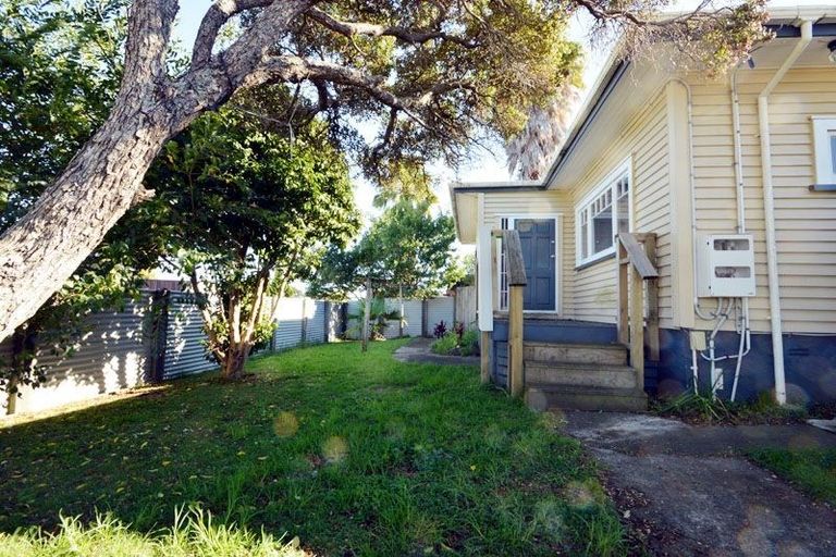 Photo of property in 5 Beatty Avenue, Manurewa, Auckland, 2102