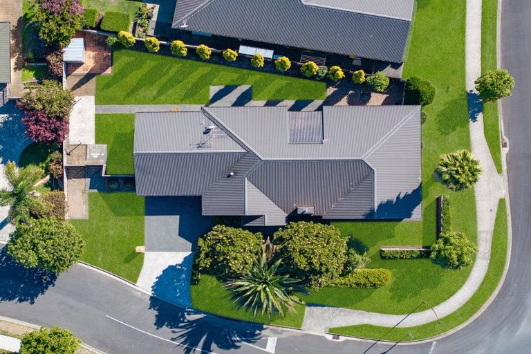 Photo of property in 2 Shiraz Place, Rototuna, Hamilton, 3210