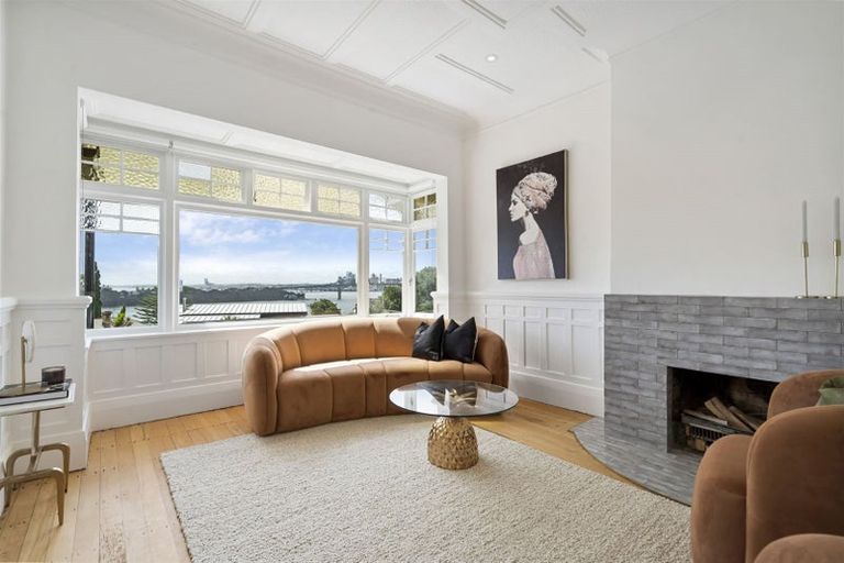 Photo of property in 16 Hinemoa Terrace, Birkenhead, Auckland, 0626