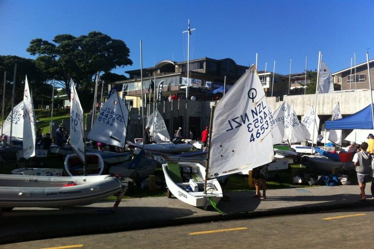 Photo of property in 5 Churchill Road, Murrays Bay, Auckland, 0630