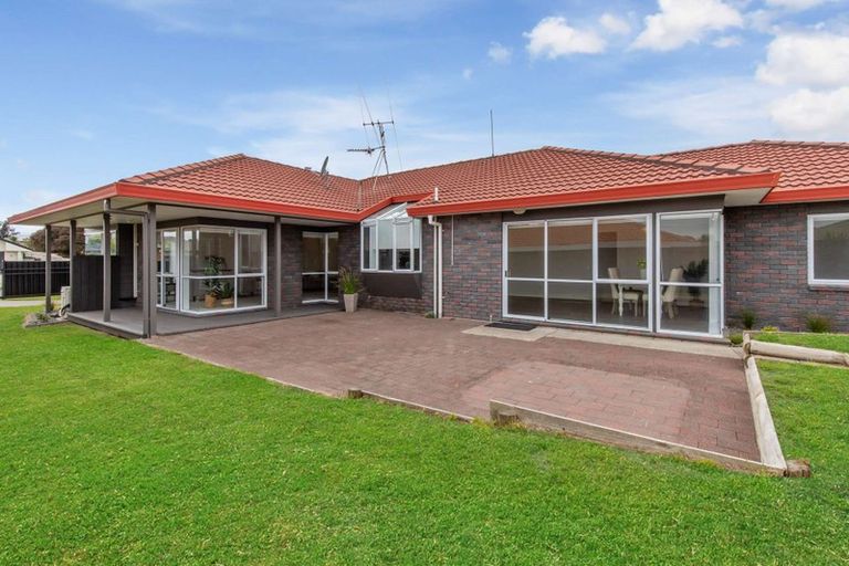 Photo of property in 35 Dalton Drive, Papamoa Beach, Papamoa, 3118