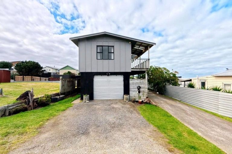 Photo of property in 10a Pingao Place, Waiinu Beach, Whanganui, 4588