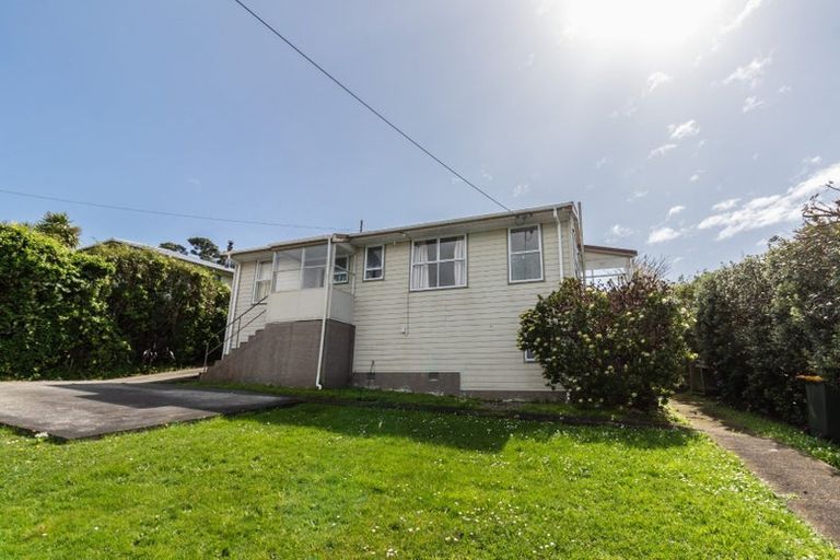 Photo of property in 12 Hiwi Crescent, Titahi Bay, Porirua, 5022
