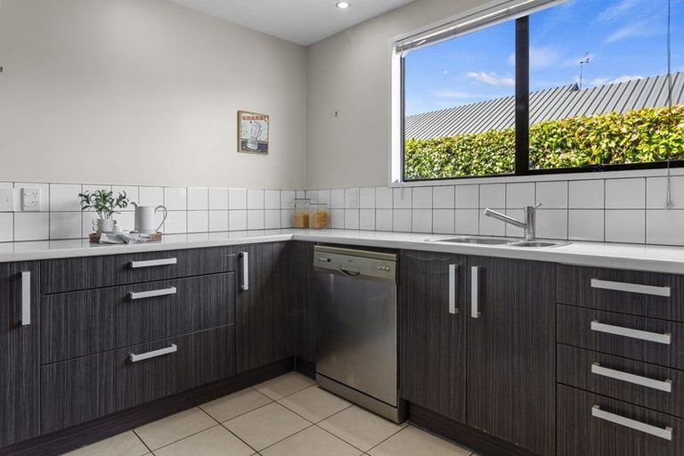 Photo of property in 15 Hawkswood Place, Avonhead, Christchurch, 8042