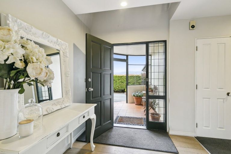 Photo of property in 125 Westchester Drive, Churton Park, Wellington, 6037