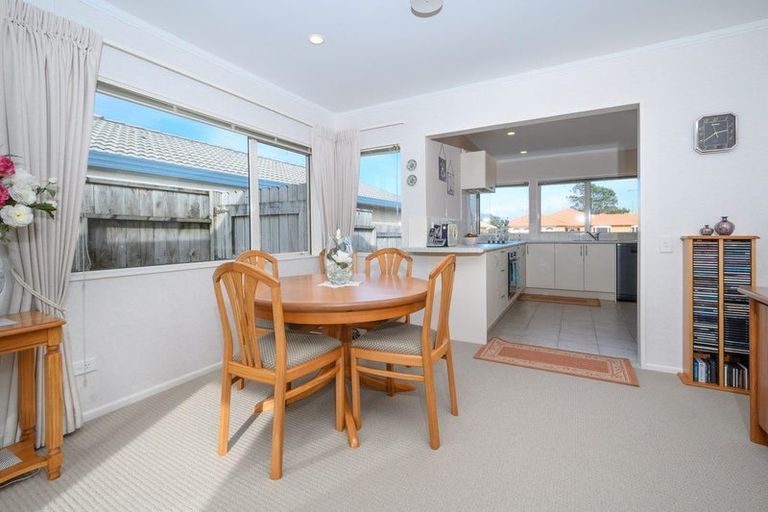 Photo of property in 16 Chalmers Close, Orewa, 0931