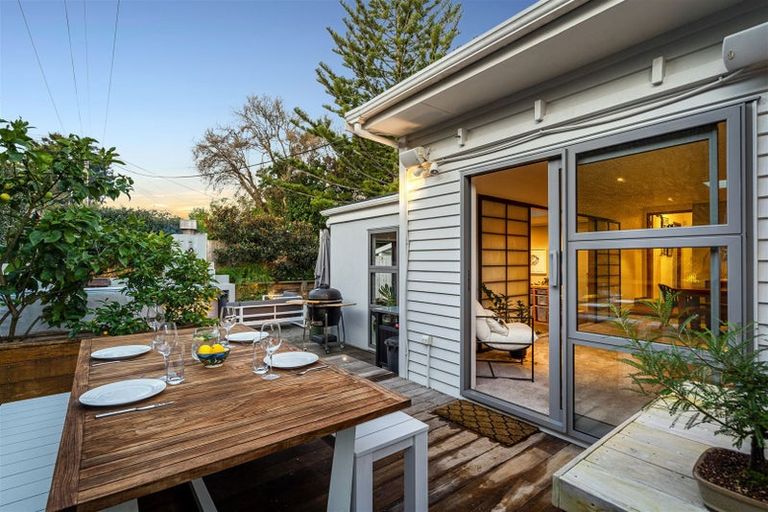 Photo of property in 1/16 Gordon Avenue, Milford, Auckland, 0620