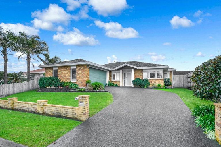 Photo of property in 16 Chalmers Close, Orewa, 0931