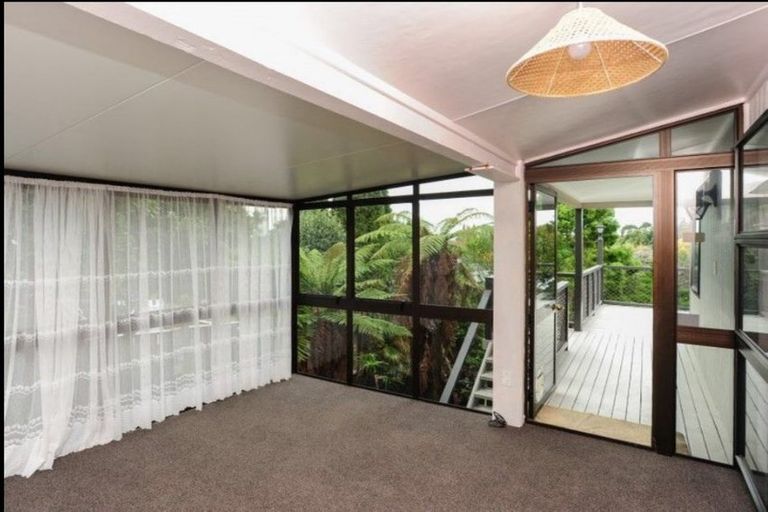 Photo of property in 21 Tauroa Road, Havelock North, 4130