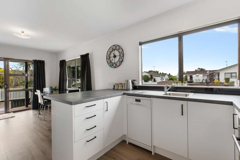 Photo of property in 24a Edgewater Parade, Waiuku, 2123