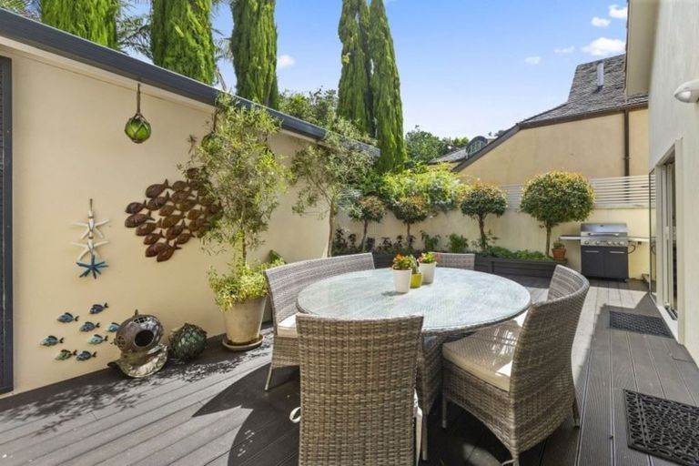 Photo of property in 1/15 Sylvan Park Avenue, Milford, Auckland, 0620