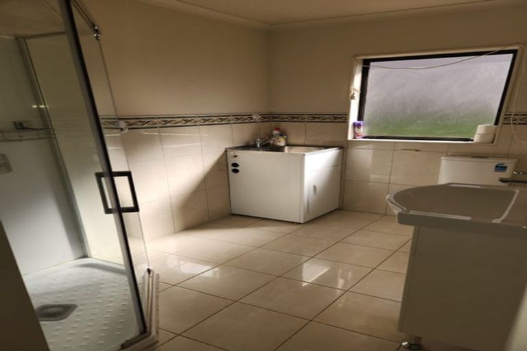 Photo of property in 15 Spoonbill Place, Unsworth Heights, Auckland, 0632