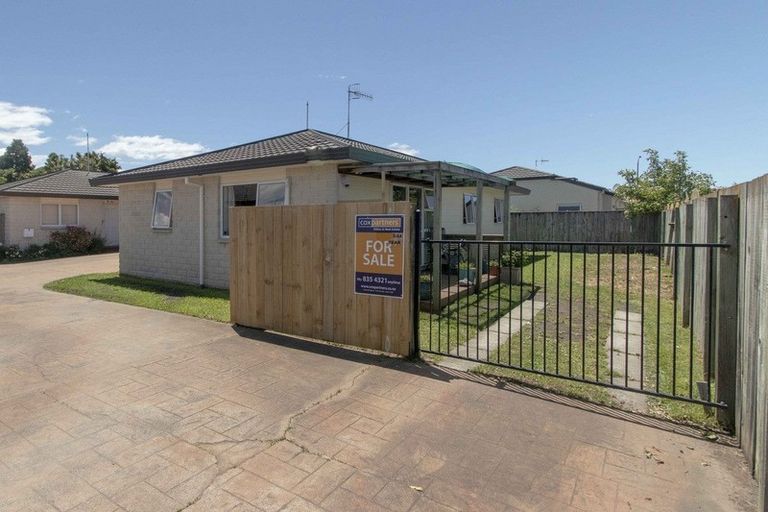 Photo of property in 3/4a Lee Road, Taradale, Napier, 4112