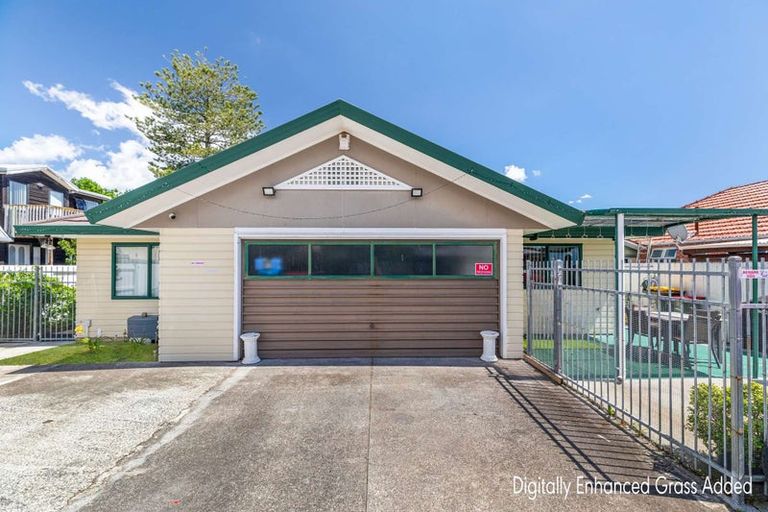 Photo of property in 49d Redoubt Road, Goodwood Heights, Auckland, 2105