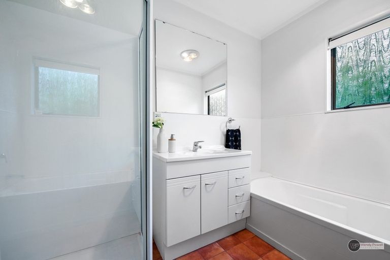 Photo of property in 47 Pokohiwi Road, Normandale, Lower Hutt, 5010