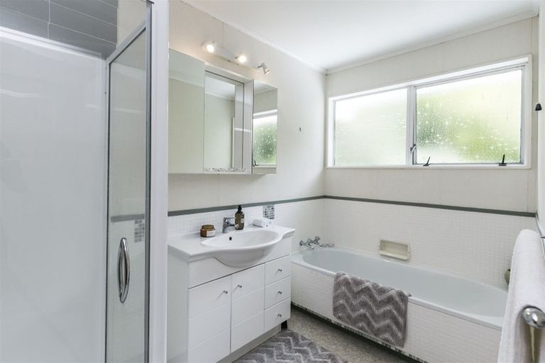 Photo of property in 2/76 Lohia Street, Khandallah, Wellington, 6035