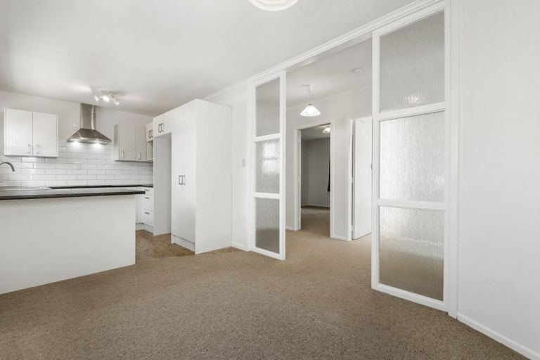 Photo of property in 199 Chivalry Road, Glenfield, Auckland, 0629