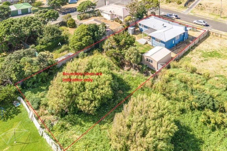 Photo of property in 13 Egmont Street, Castlecliff, Whanganui, 4501
