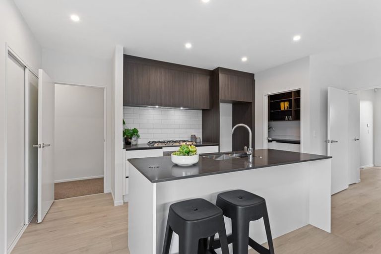 Photo of property in 98 Pepene Avenue, Takanini, 2112