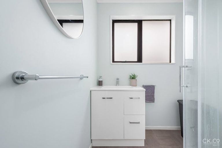 Photo of property in 180 Holborn Drive, Stokes Valley, Lower Hutt, 5019