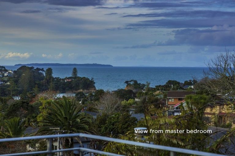 Photo of property in 2/5 Mizpah Road, Waiake, Auckland, 0630