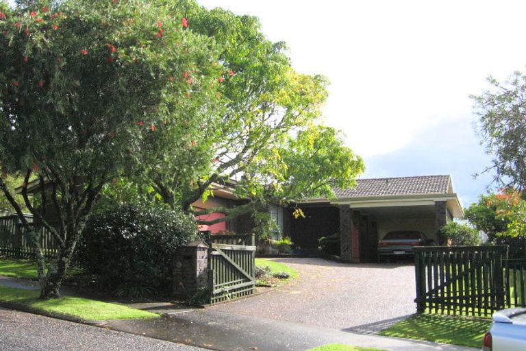 Photo of property in 4 Trident Place, Shelly Park, Auckland, 2014