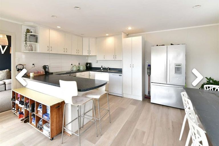 Photo of property in 21 Rimu Road, Stanmore Bay, Whangaparaoa, 0932