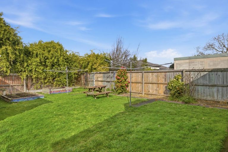 Photo of property in 2/102 Wainoni Road, Avondale, Christchurch, 8061